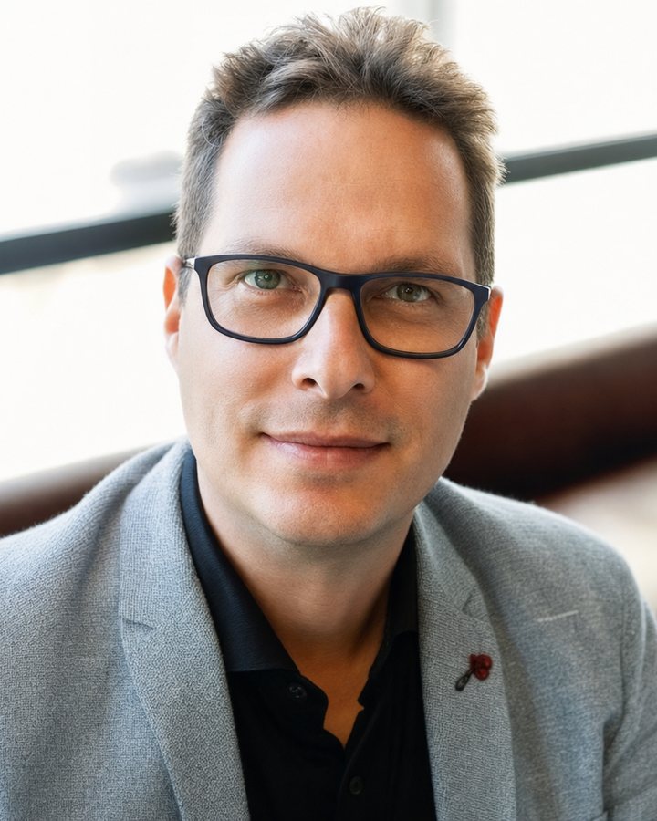 Portrait of Dr. Eran Gefen